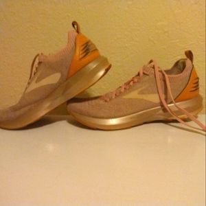 EUC Brooks Energize Neutral  blush